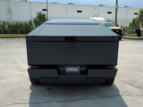Used 2024 Tesla Cybertruck AWD Crew Cab image 7