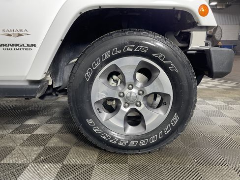 Used 2017 Jeep Wrangler Unlimited Sahara w/ Connectivity Group image 7