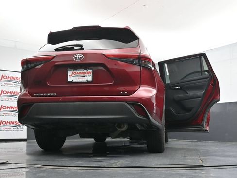 Used 2020 Toyota Highlander XLE FWD image 43