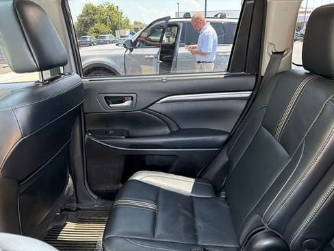 Used 2018 Toyota Highlander SE AWD/4WD image 14