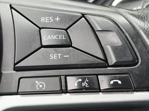 Used 2017 Nissan Rogue SV w/ SV Premium Package AWD/4WD image 18