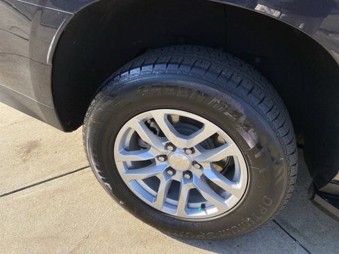 Used 2023 Chevrolet Suburban LT image 30