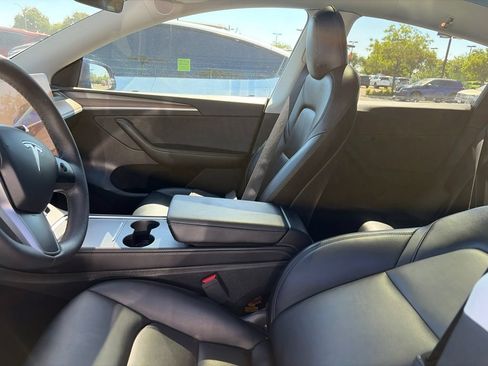 Used 2022 Tesla Model Y Long Range AWD/4WD image 10