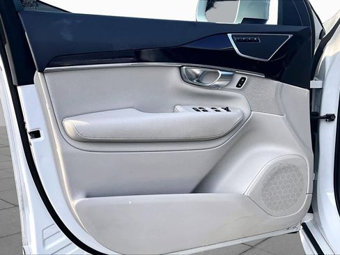 Used 2019 Volvo XC90 T5 Momentum w/ Protection Package FWD image 22