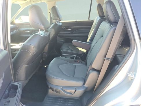 Used 2025 Toyota Grand Highlander AWD image 13