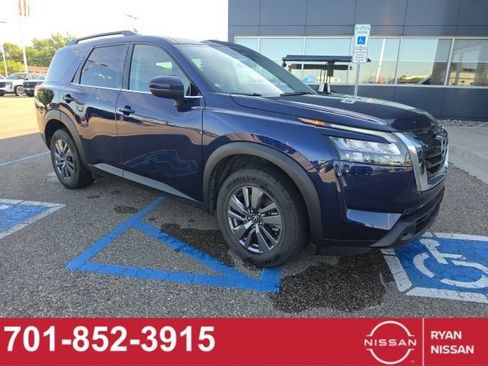Used 2024 Nissan Pathfinder SV AWD/4WD image 8