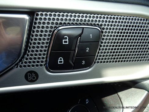 Used 2020 Ford Explorer Limited AWD/4WD image 11