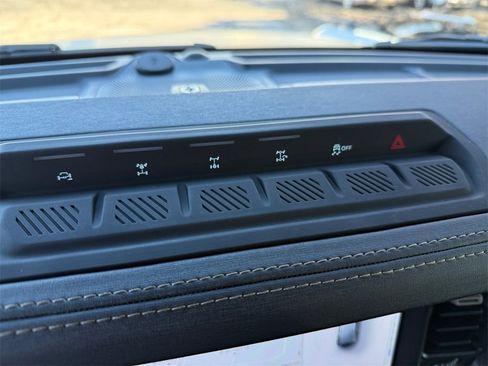 New 2025 Ford Bronco Badlands image 24