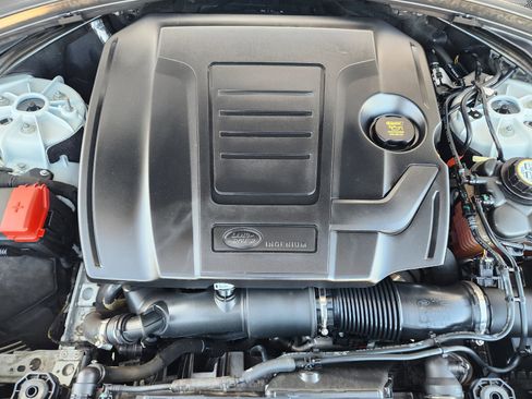 Certified 2022 Land Rover Range Rover Velar R-Dynamic S image 32