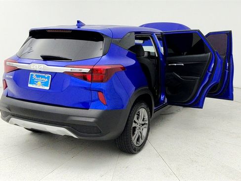 Used 2023 Kia Seltos LX image 12
