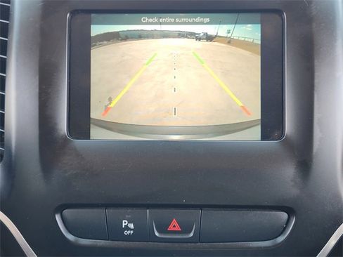 Used 2019 Jeep Cherokee Latitude Plus image 19