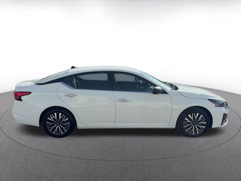 Used 2025 Nissan Altima 2.5 SV image 16