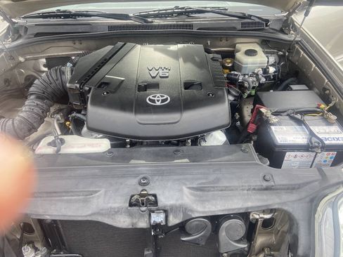 Used 2004 Toyota 4Runner SR5 AWD/4WD image 13