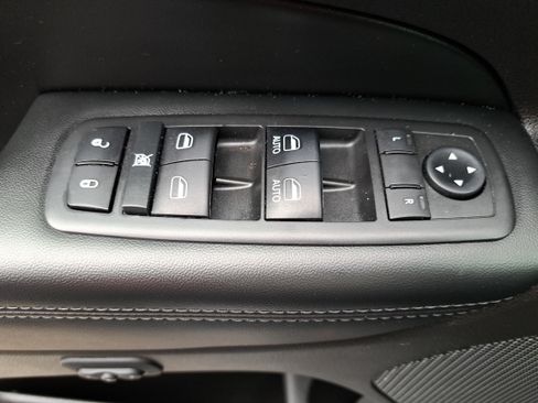 Used 2019 Jeep Grand Cherokee Limited AWD/4WD image 27