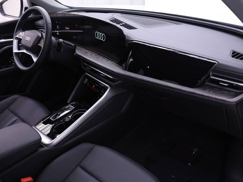 Certified 2025 Audi Q5 Premium w/ Convenience Package AWD/4WD image 23