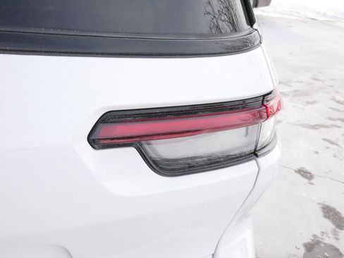 Used 2023 Jeep Grand Cherokee L Limited w/ Black Appearance Package image 17