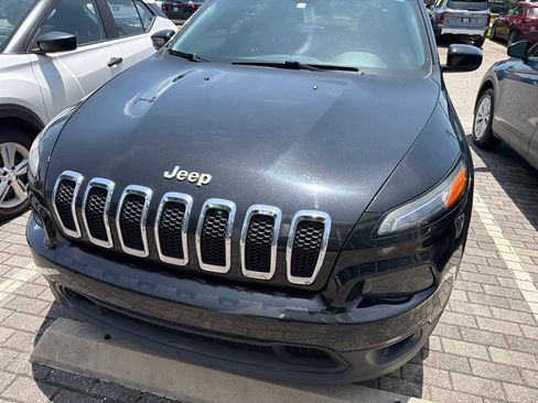 Used 2016 Jeep Cherokee Latitude FWD image 3