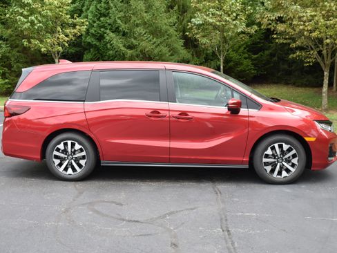 New 2026 Honda Odyssey EX-L image 9