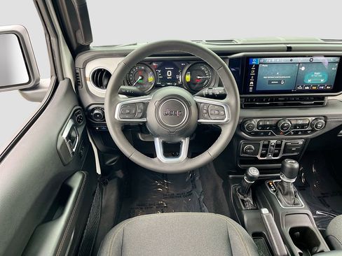 Certified 2025 Jeep Wrangler Unlimited Sahara w/ Safety Group AWD/4WD image 21