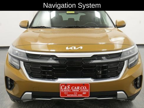 Used 2024 Kia Seltos SX w/ SX Sunroof Package AWD/4WD image 2