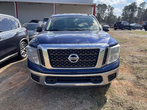 Used 2017 Nissan Titan SV image 2