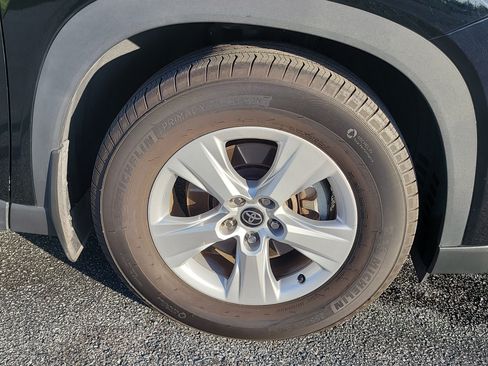 Certified 2025 Toyota Grand Highlander FWD image 9