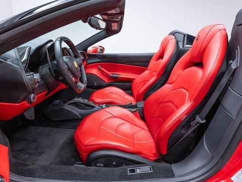 Used 2018 Ferrari 488 Spider RWD image 11