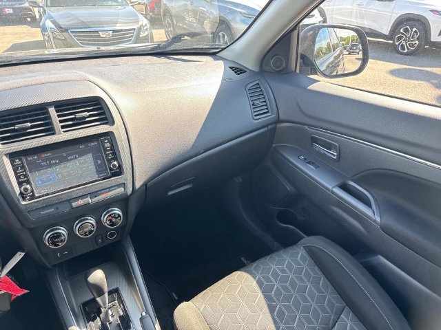 Used 2025 Mitsubishi Outlander Sport AWD image 19