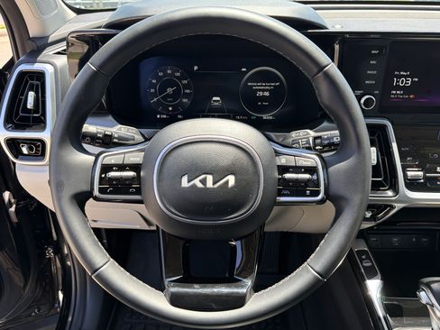 Used 2023 Kia Sorento SX AWD/4WD image 12