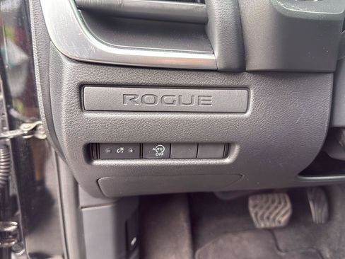 Used 2024 Nissan Rogue S FWD image 12