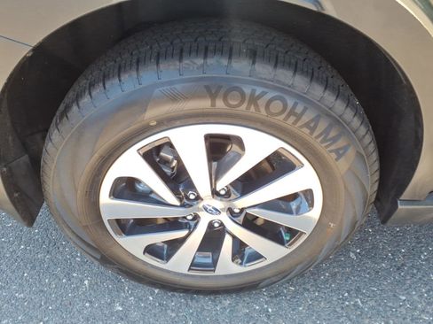 Certified 2025 Subaru Outback Premium AWD/4WD image 8