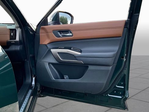 Certified 2025 Nissan Pathfinder Platinum w/ Cargo Package FWD image 23