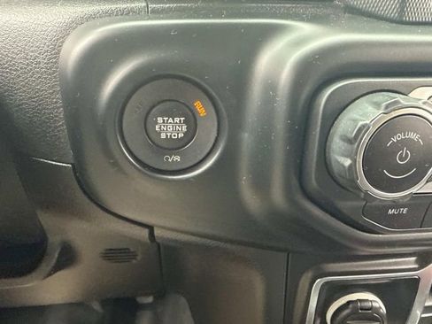 Used 2019 Jeep Wrangler Unlimited Sahara image 27