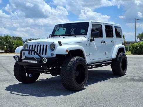 Used 2015 Jeep Wrangler Unlimited Sahara AWD/4WD image 3