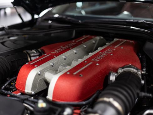 Used 2018 Ferrari GTC4Lusso image 36