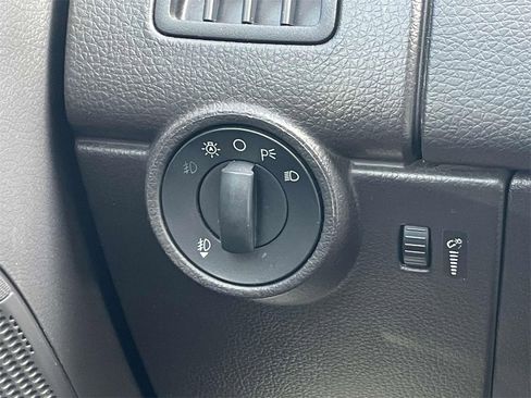 Used 2010 Ford Edge SEL image 24