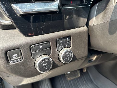 Used 2024 GMC Sierra 3500 SLE w/ SLE Convenience Package AWD/4WD image 14