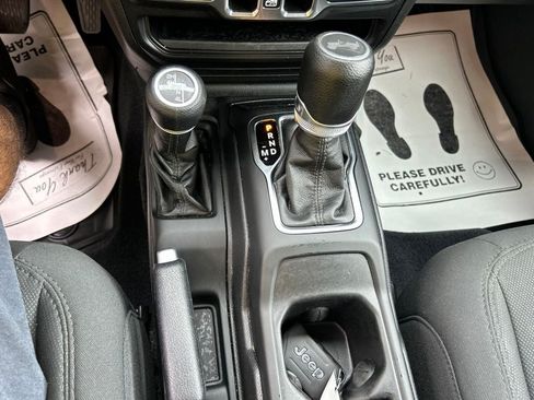 Used 2022 Jeep Wrangler Unlimited Sport AWD/4WD image 18