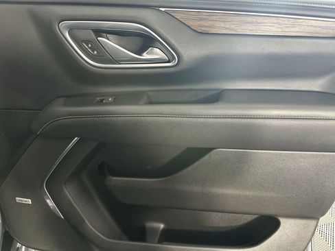 Used 2022 Chevrolet Suburban Premier w/ Premium Package RWD image 23