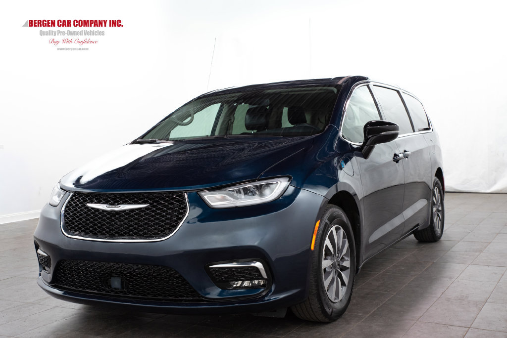 Used 2024 Chrysler Pacifica Limited FWD image 4