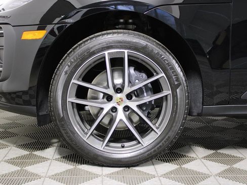 Certified 2026 Porsche Macan AWD/4WD image 40