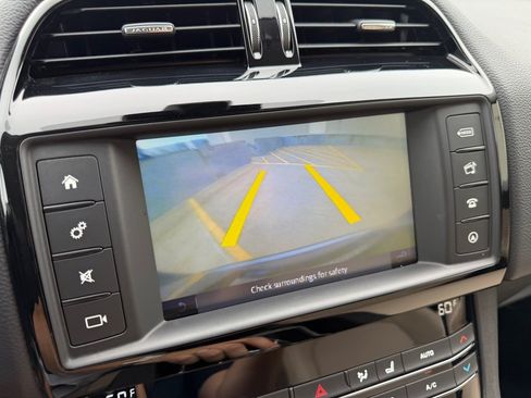 Used 2018 Jaguar F-PACE Premium AWD/4WD image 16