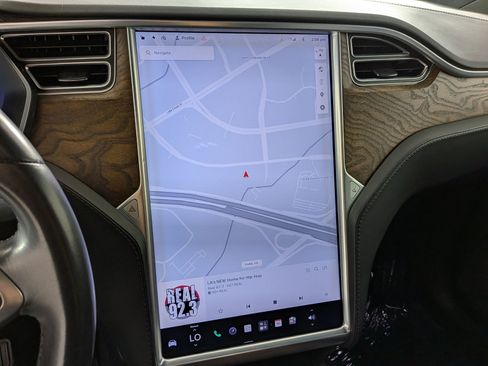 Used 2018 Tesla Model X 75D AWD/4WD image 18