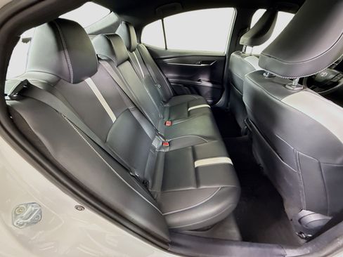 Used 2025 Toyota Camry SE image 27