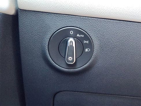 New 2026 Volkswagen Taos SEL image 17