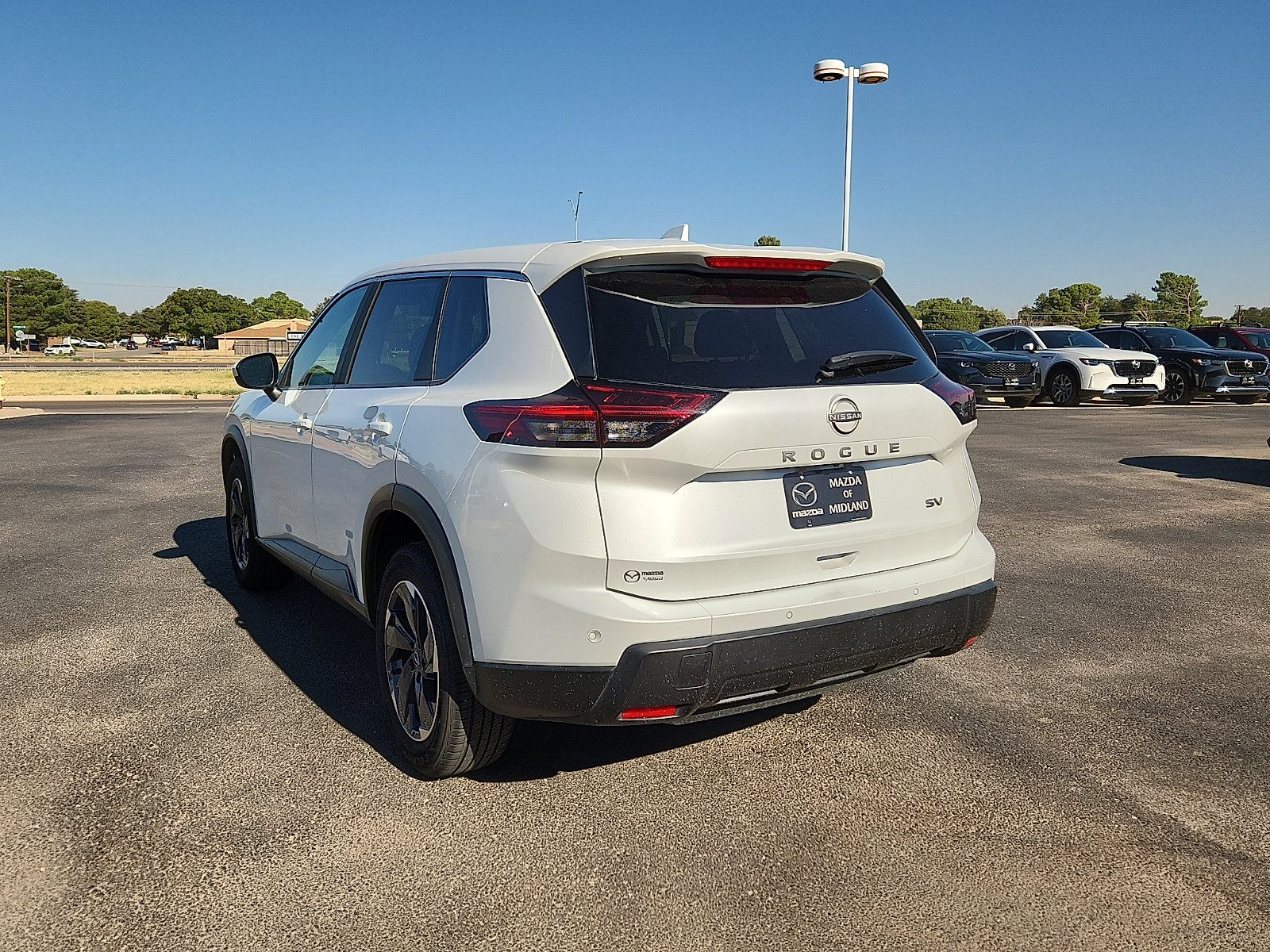 Used 2024 Nissan Rogue SV FWD image 4