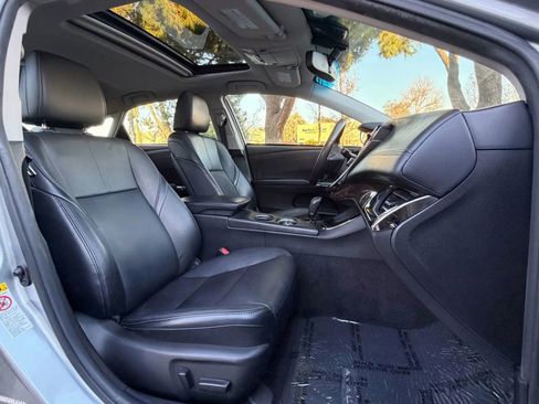 Used 2015 Toyota Avalon Limited image 12