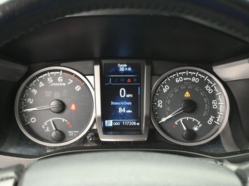 Used 2016 Toyota Tacoma SR5 w/ SR5 Appearance Package (SN) AWD/4WD image 9