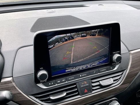 Used 2024 Nissan Altima 2.5 SV image 14