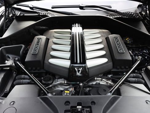 Used 2019 Rolls-Royce Dawn image 31